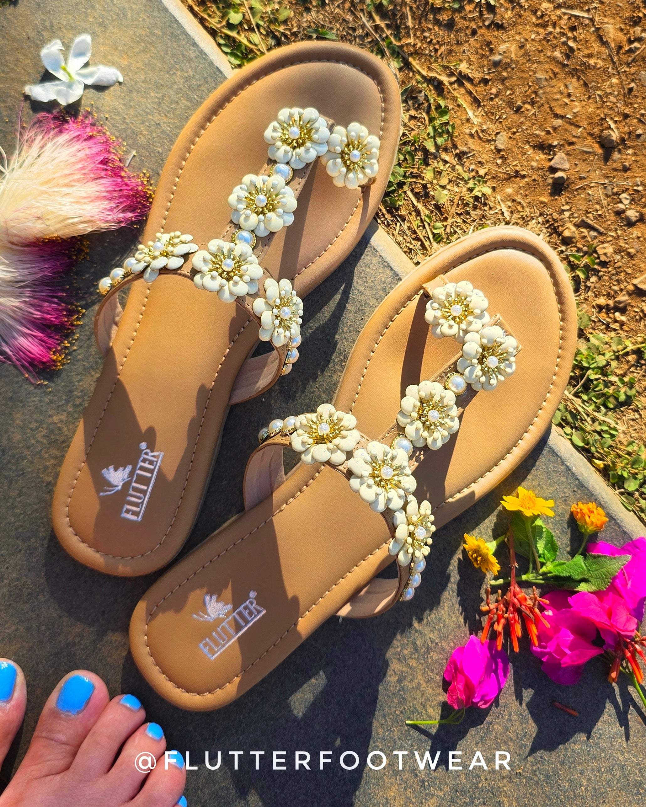 Petal & Pearl Flats (With Toe Ring)